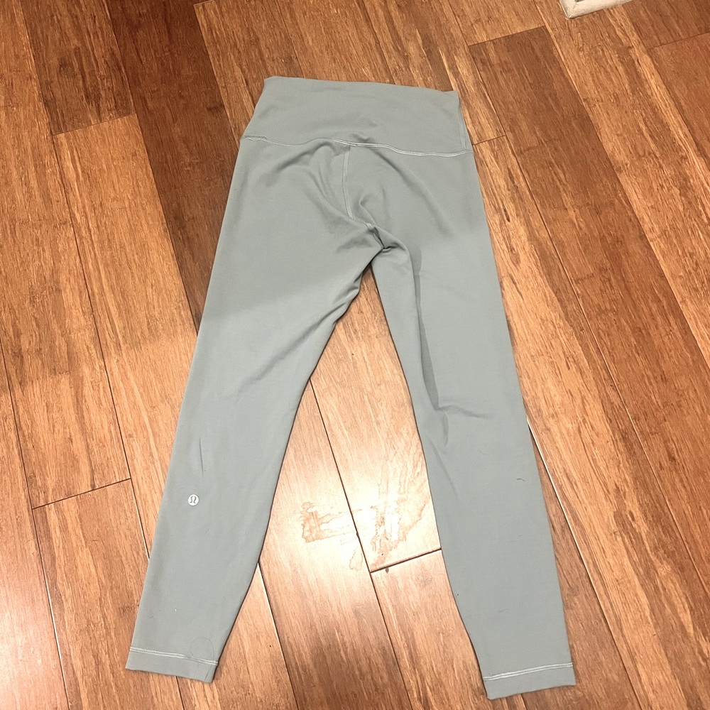Lululemon Wunder Train High Rise Tight 25” size 8
